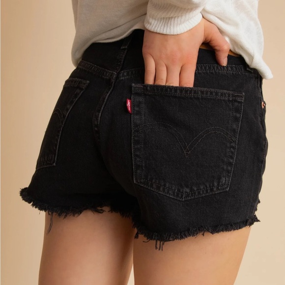 Levi’s 501 Shorts in Wise Up - Picture 2 of 4